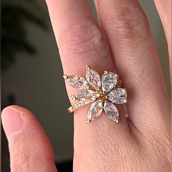 Cubic zirconia adjustable cocktail ring - Picture 4 of 5